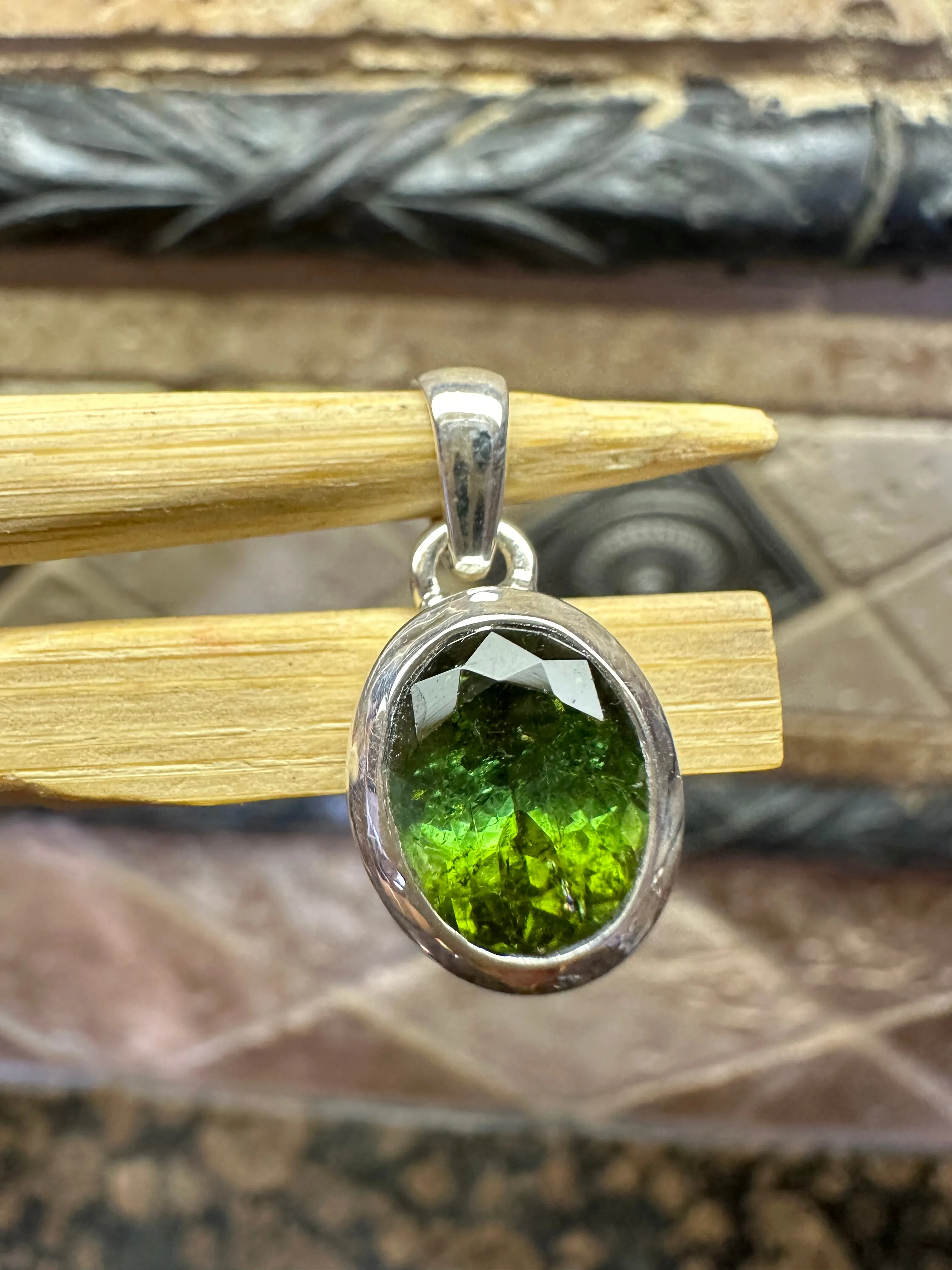 Natural Green Tourmaline 925 Solid Sterling Silver Pendant 20mm