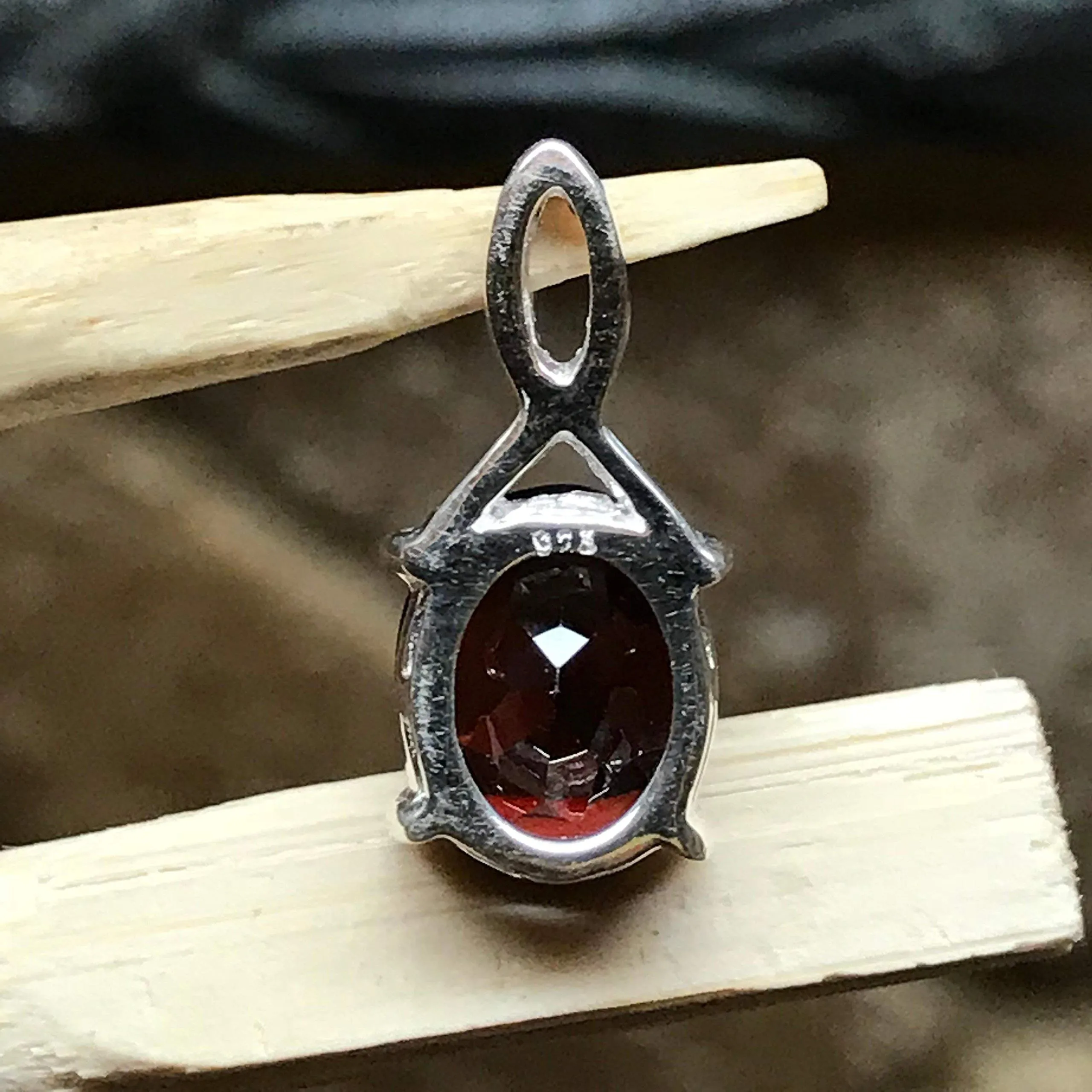 Natural Pyrope Garnet 925 Solid Sterling Silver Pendant 18mm