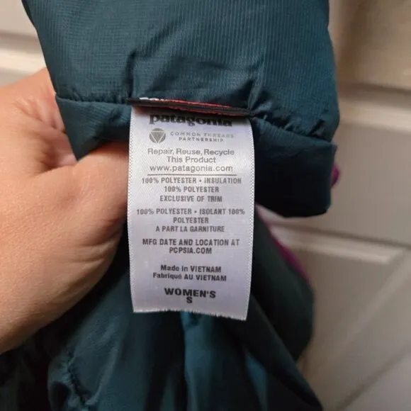Patagonia Women's Purple Lightweight Hooded Jacket Sz S