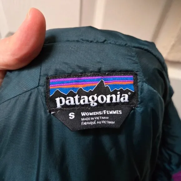 Patagonia Women's Purple Lightweight Hooded Jacket Sz S