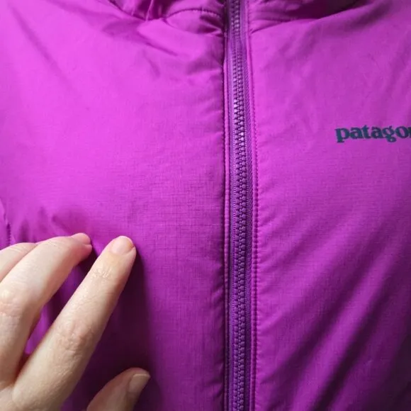 Patagonia Women's Purple Lightweight Hooded Jacket Sz S