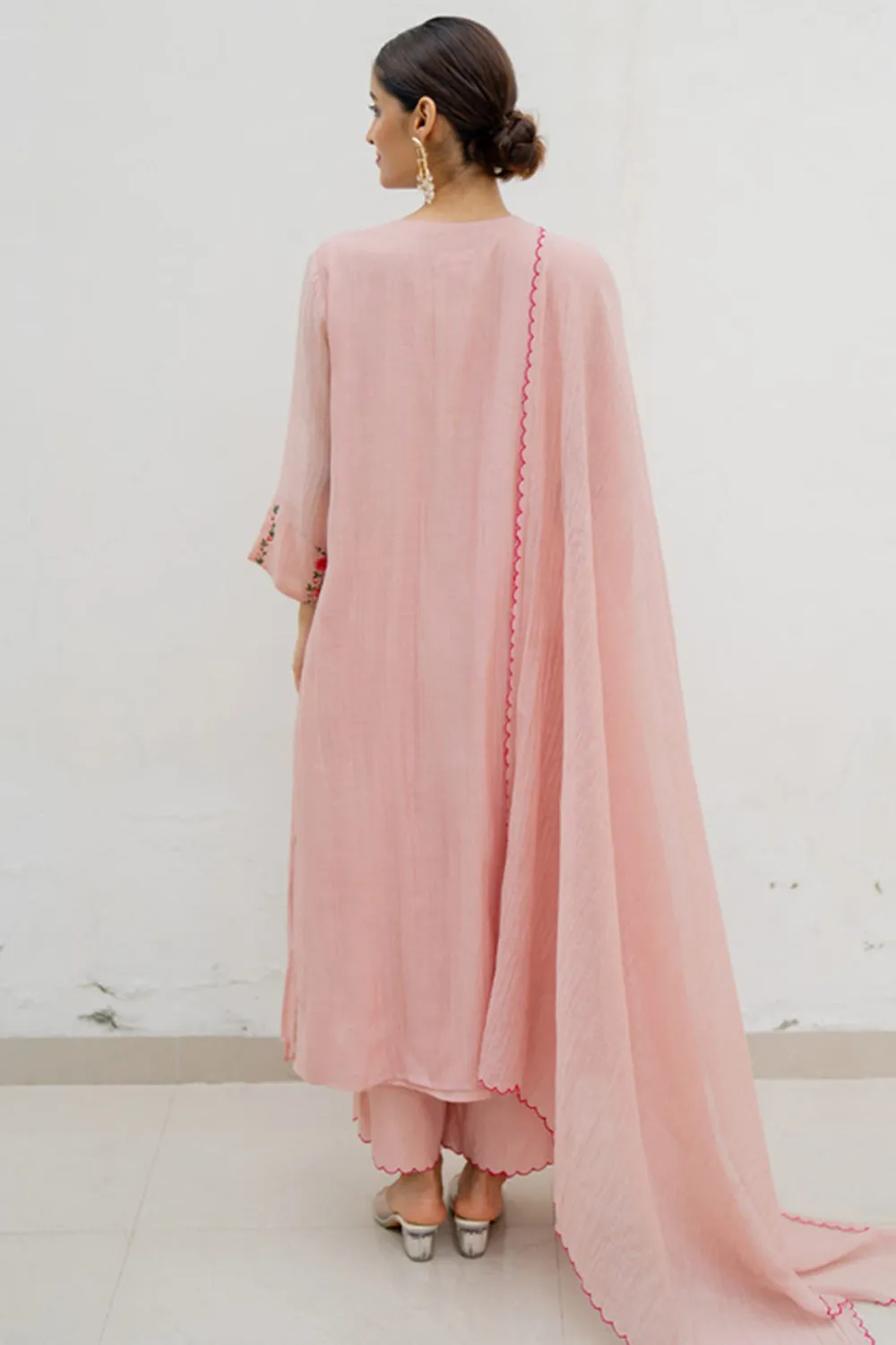 Resham Embroidered Blush Pink Kurta Set In Handwoven Chanderi