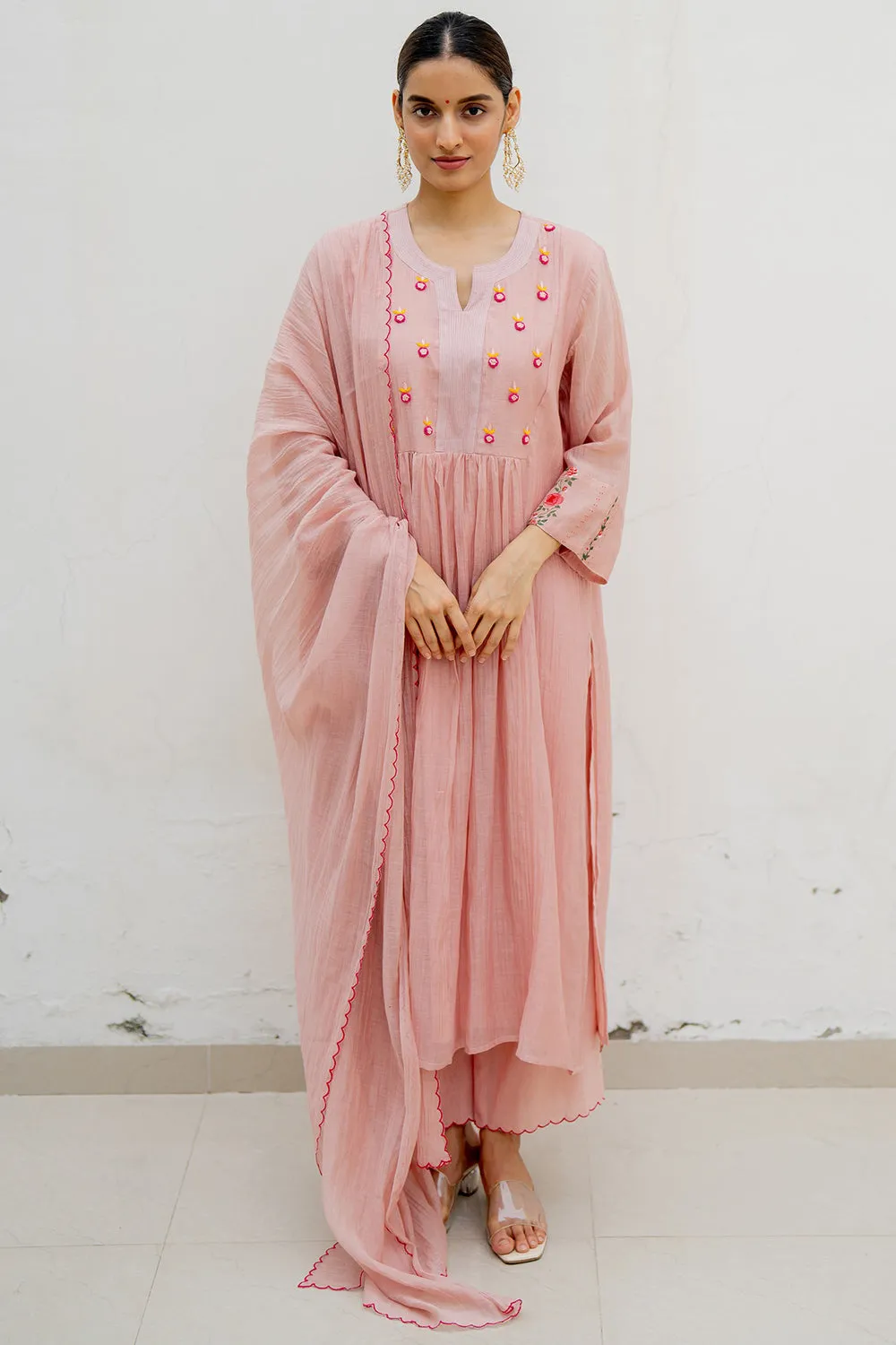 Resham Embroidered Blush Pink Kurta Set In Handwoven Chanderi