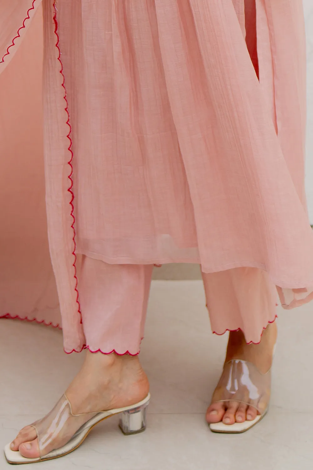 Resham Embroidered Blush Pink Kurta Set In Handwoven Chanderi