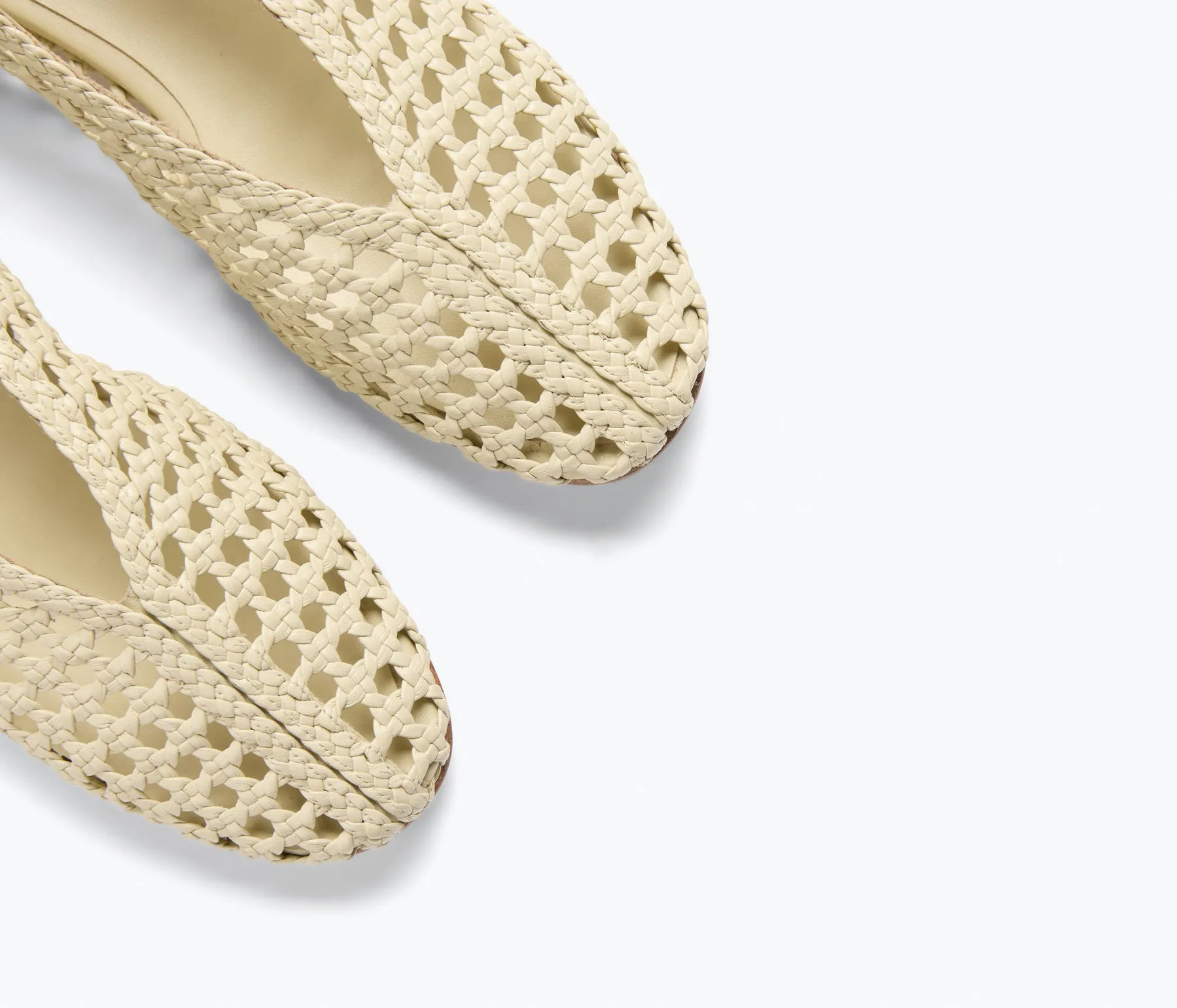 Riley Woven Flat in Vanilla