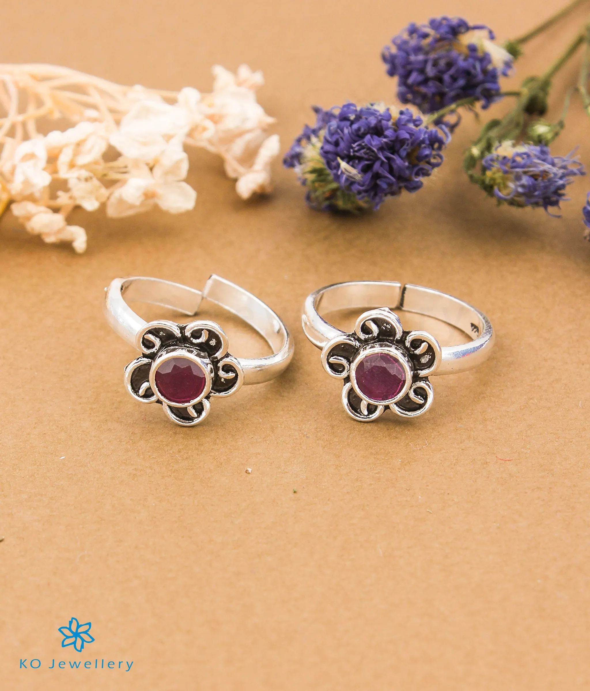 The Manasa Silver Toe-Rings (Red)
