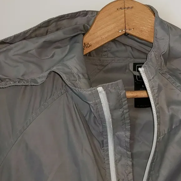 The North Face M Lightweight Nylon Hooded Jacket