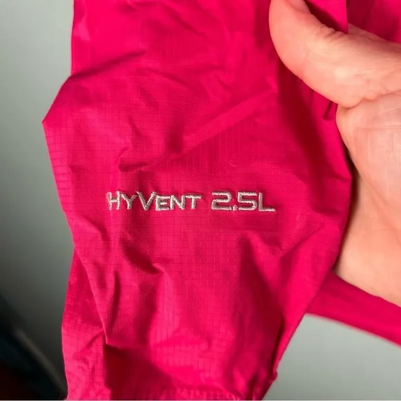 The North Face Women's Size M Fuchsia Pink HyVent 2.5L Lightweight Rain Jacket