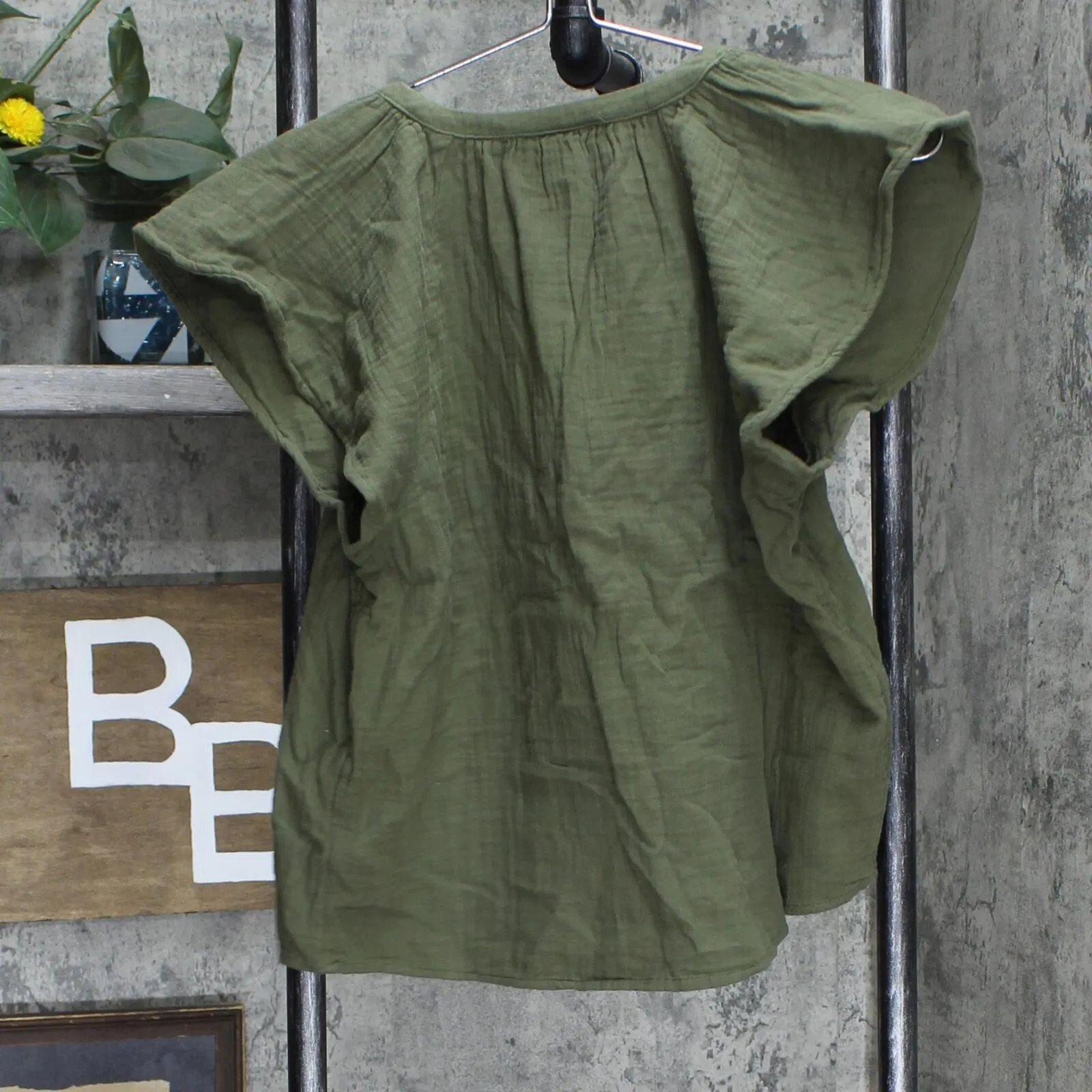 Universal Thread Women's Flutter Short Sleeve Blouse