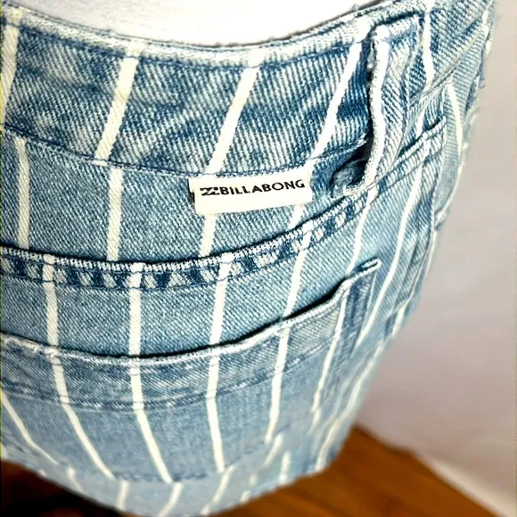 Vintage Billabong Acid Wash Pinstriped Button Front Denim Mini Jean Skirt Sz 27