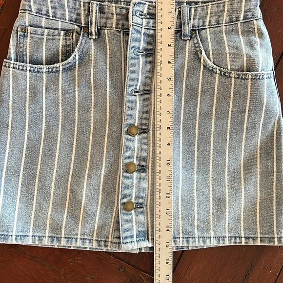 Vintage Billabong Acid Wash Pinstriped Button Front Denim Mini Jean Skirt Sz 27