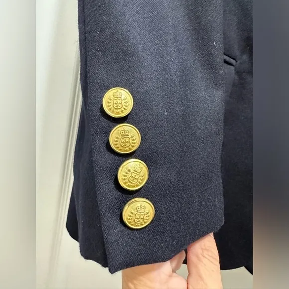 Vintage EMBASSY ROW Women's size 8P Wool Two Button Preppy Blazer Crest Emblem