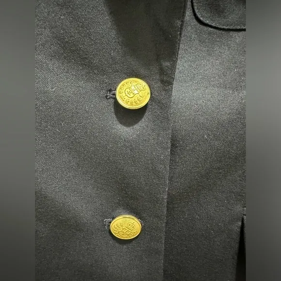 Vintage EMBASSY ROW Women's size 8P Wool Two Button Preppy Blazer Crest Emblem
