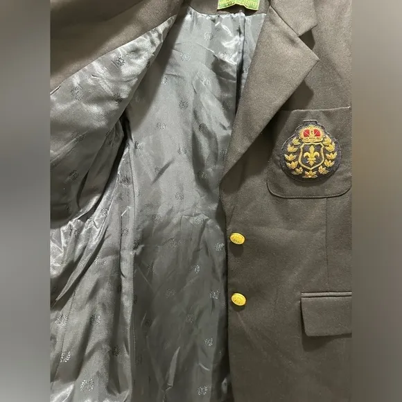 Vintage EMBASSY ROW Women's size 8P Wool Two Button Preppy Blazer Crest Emblem