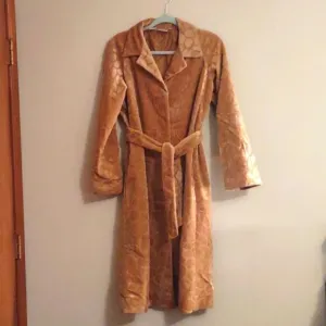 Vintage Newport News women's Size S gold giraffe print brushed long button coat