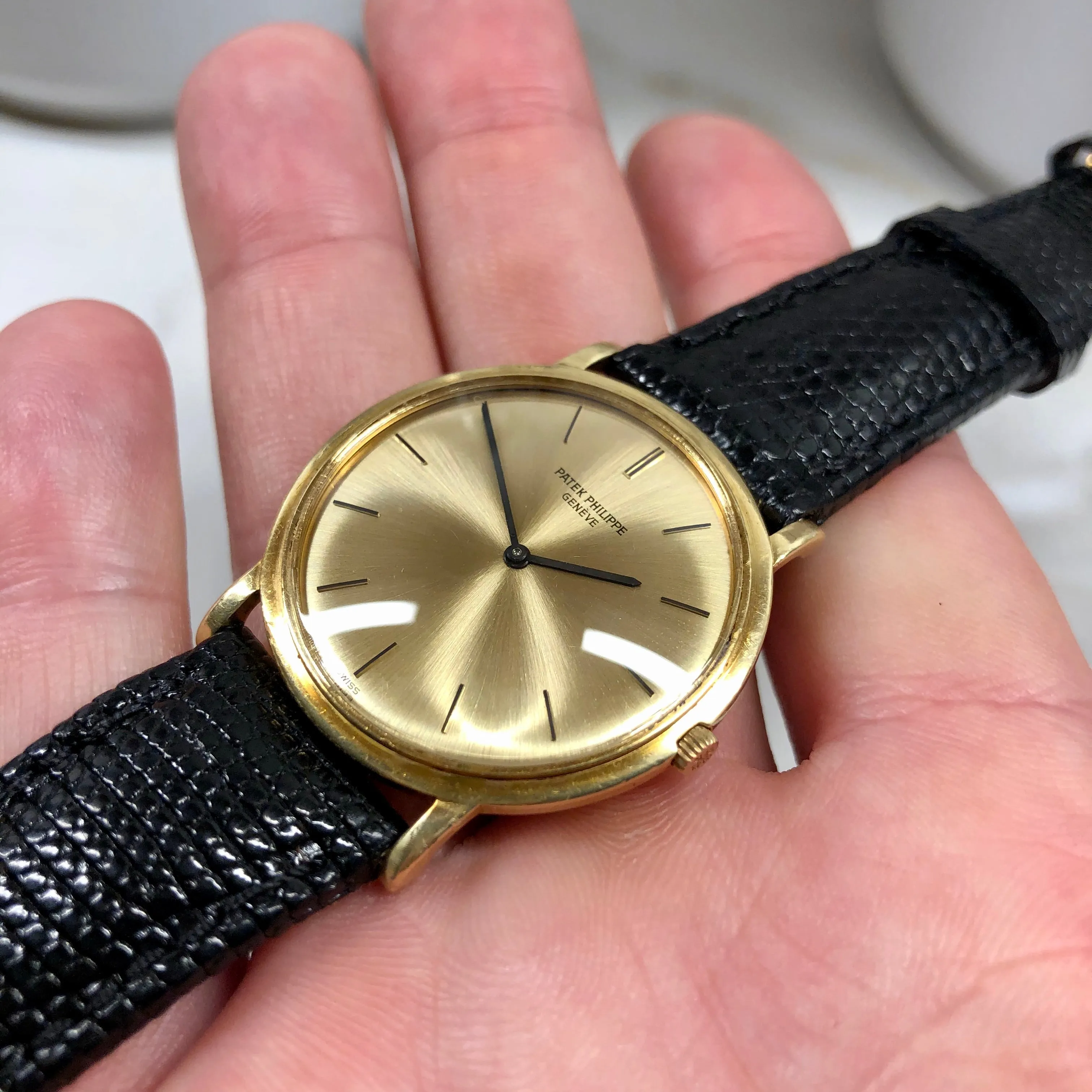 Vintage Patek Philippe Calatrava 3520 18K Yellow Gold Screw Back Manual Wind Wristwatch