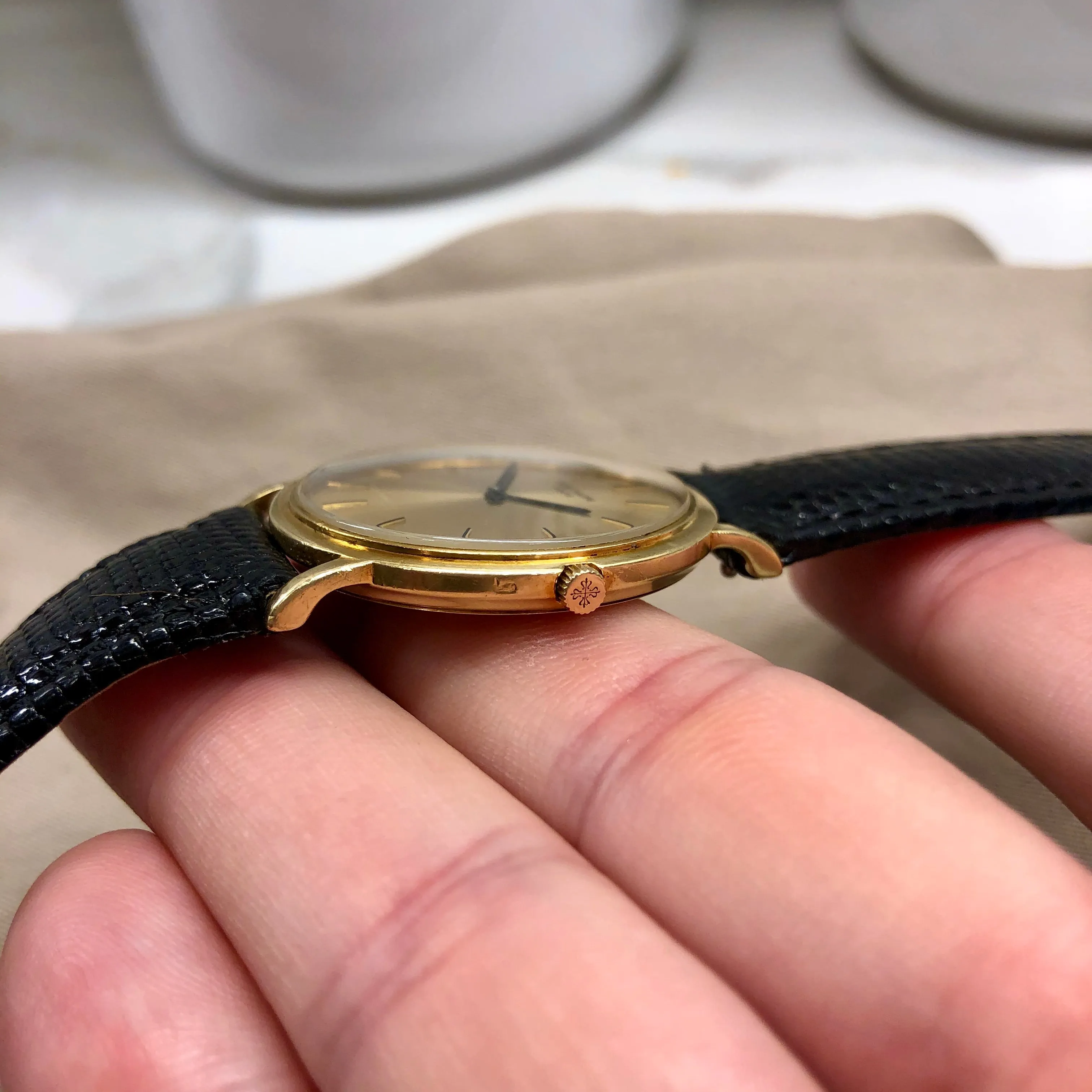 Vintage Patek Philippe Calatrava 3520 18K Yellow Gold Screw Back Manual Wind Wristwatch