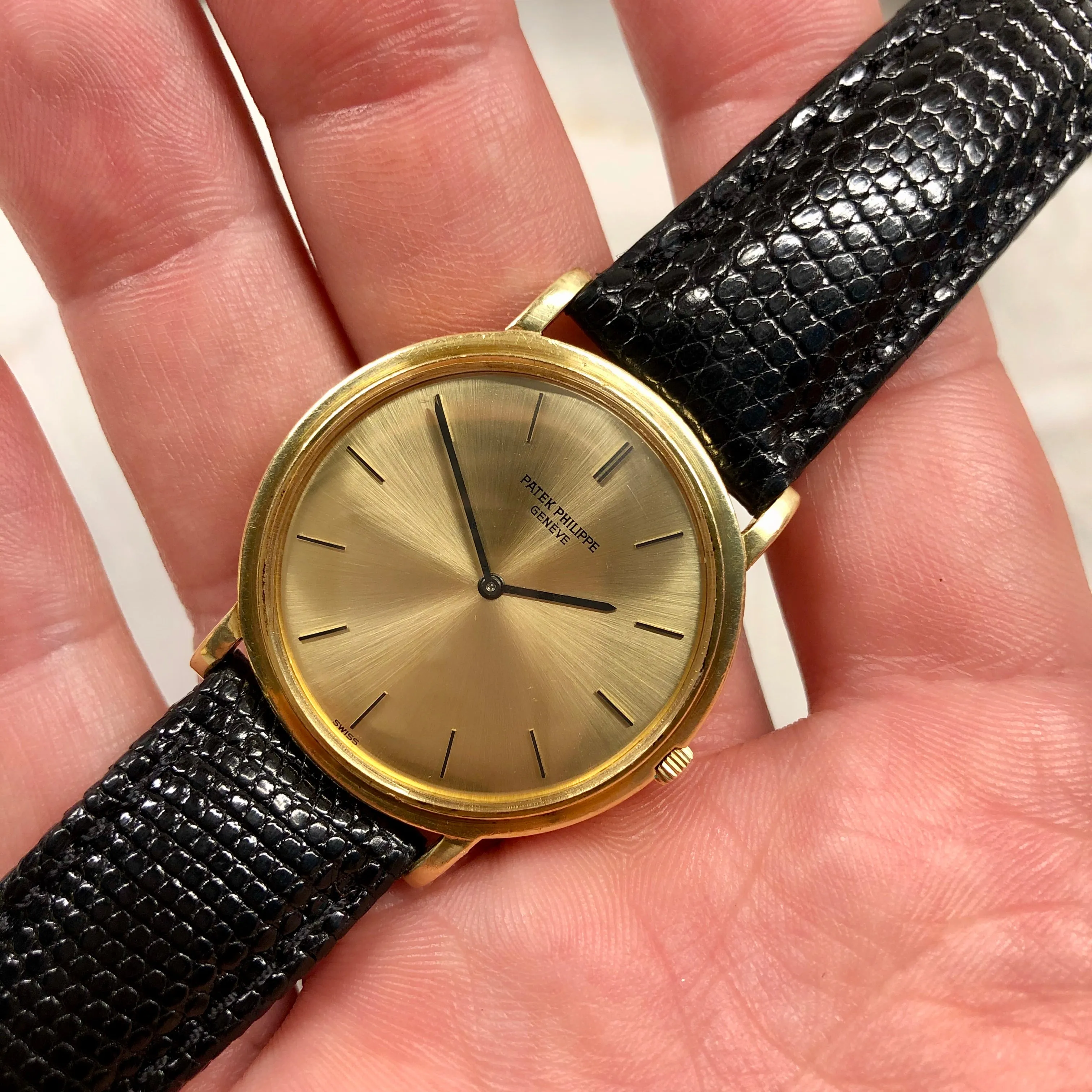 Vintage Patek Philippe Calatrava 3520 18K Yellow Gold Screw Back Manual Wind Wristwatch