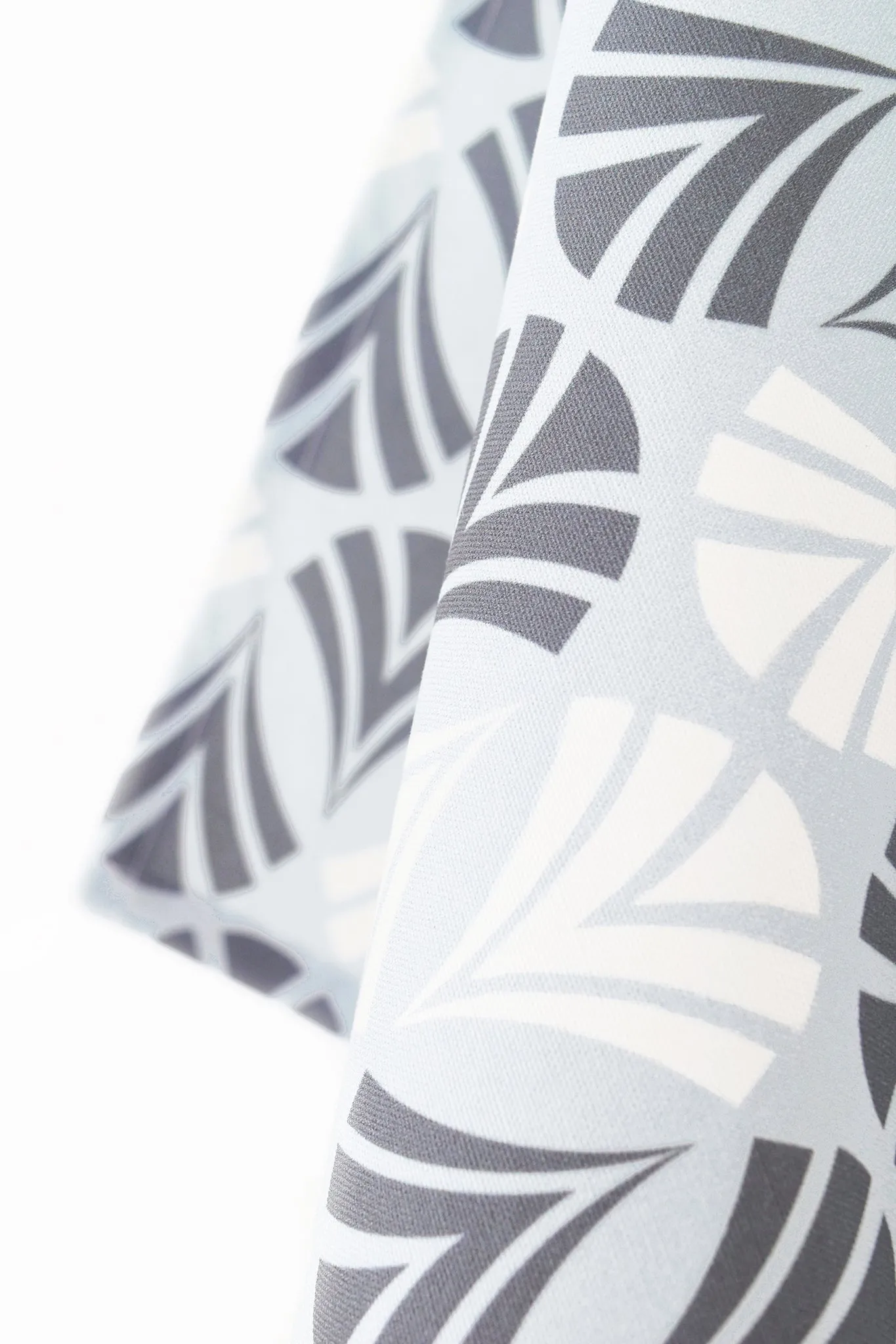 Waltz Linen Cotton Tea Towel (18.5x25) – Set of 2 (Patterned Pale Blue & Solid Charcoal)