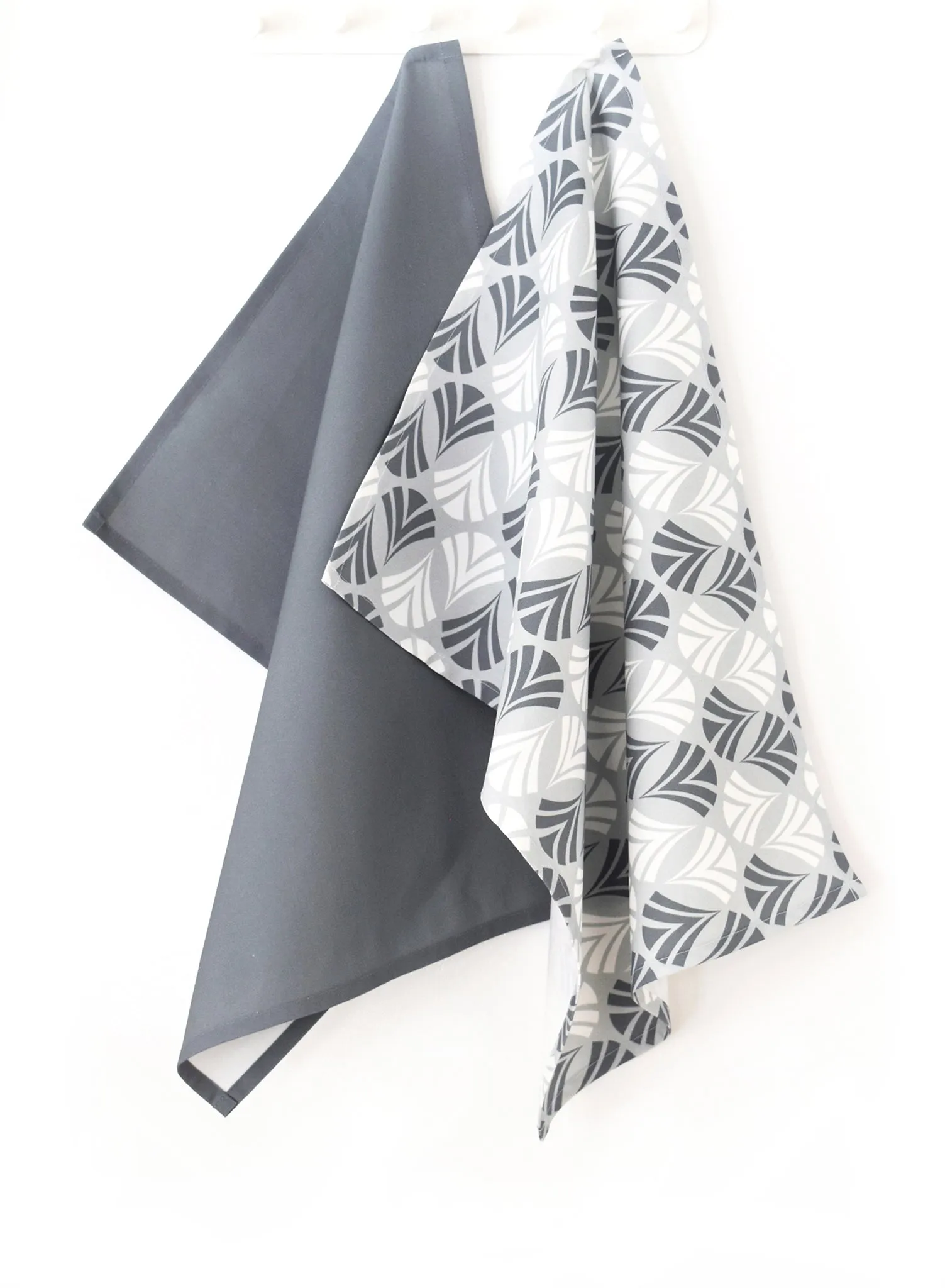 Waltz Linen Cotton Tea Towel (18.5x25) – Set of 2 (Patterned Pale Grey & Solid Charcoal)