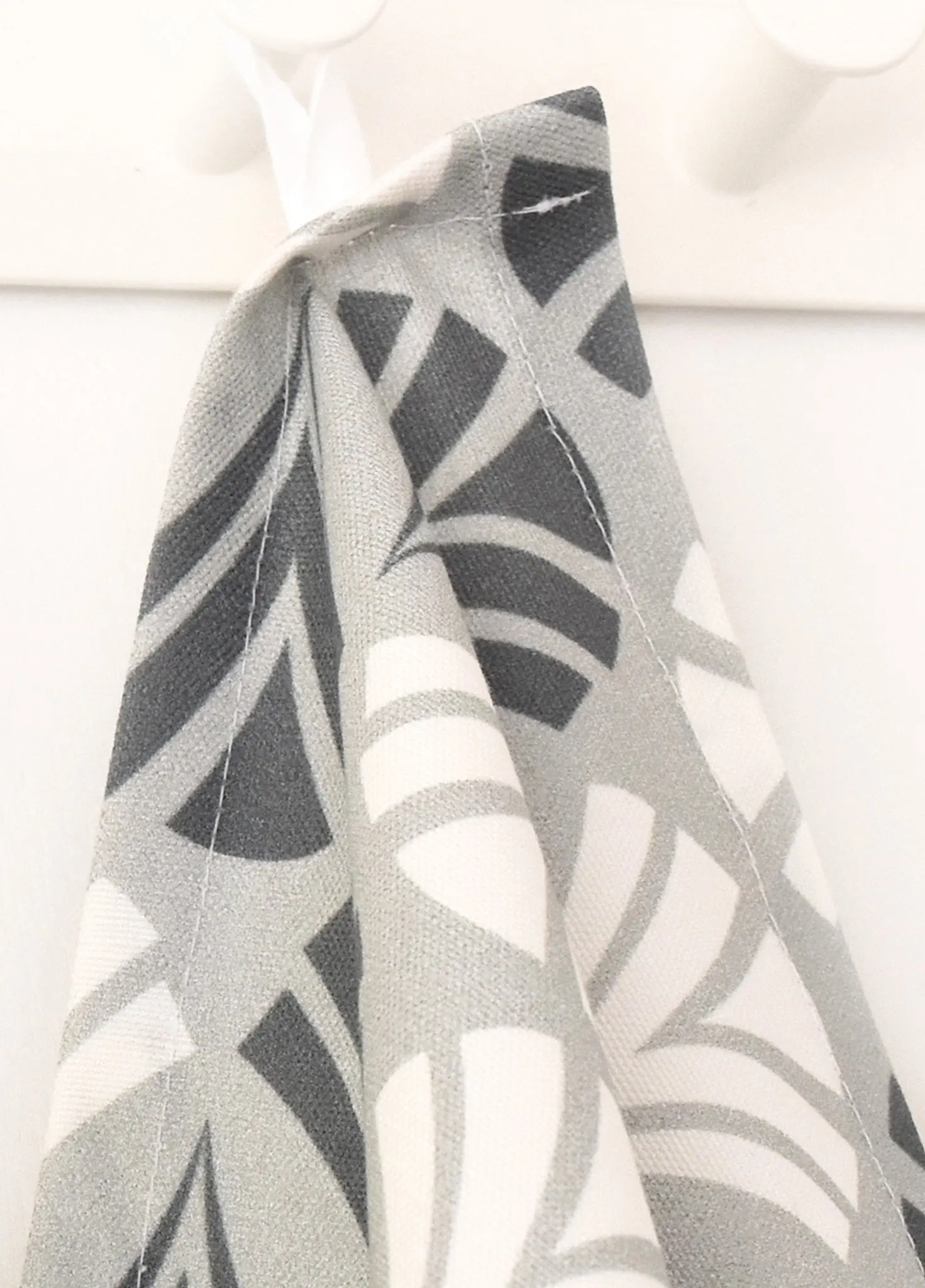 Waltz Linen Cotton Tea Towel (18.5x25) – Set of 2 (Patterned Pale Grey & Solid Moss)