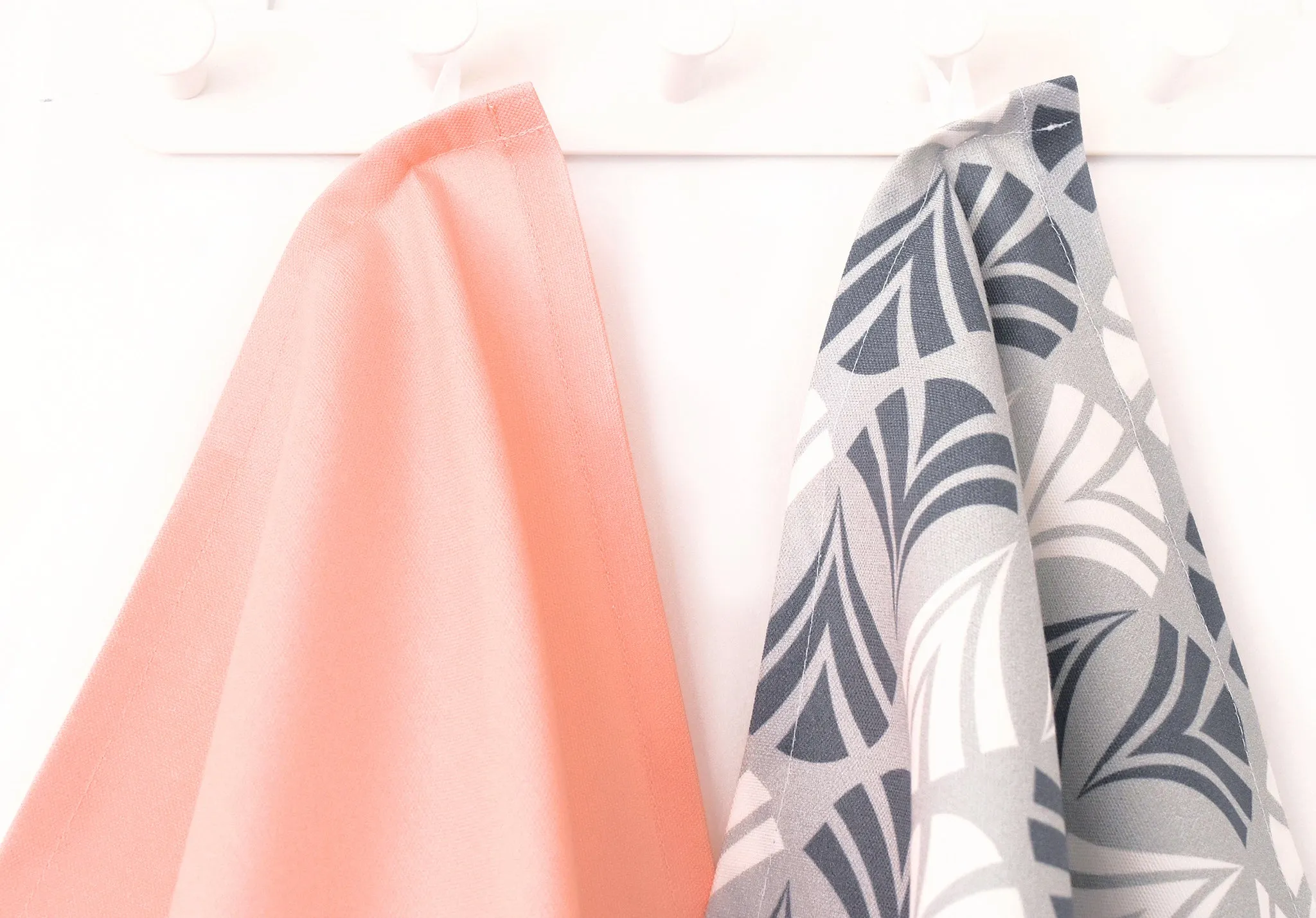 Waltz Linen Cotton Tea Towel (18.5x25) – Set of 2 (Patterned Pale Grey & Solid Salmon)