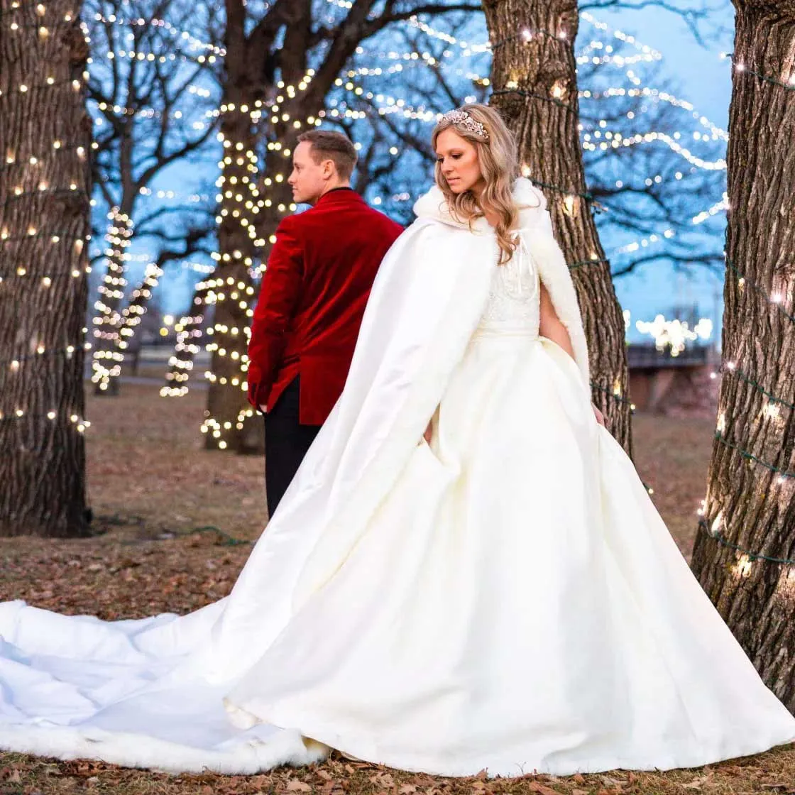 Winter Long Wedding Cloak with Fur Edges and Hood SG1003