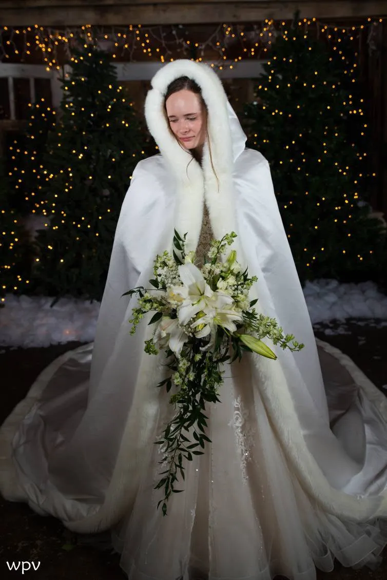 Winter Long Wedding Cloak with Fur Edges and Hood SG1003