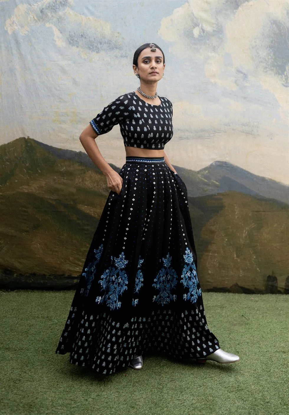 Yam   I   Camaiore Chand Lehenga LEHENGA SET  SATIN & ORGANZA (DUPATTA) BLACK An Indian Summer YAMLG05